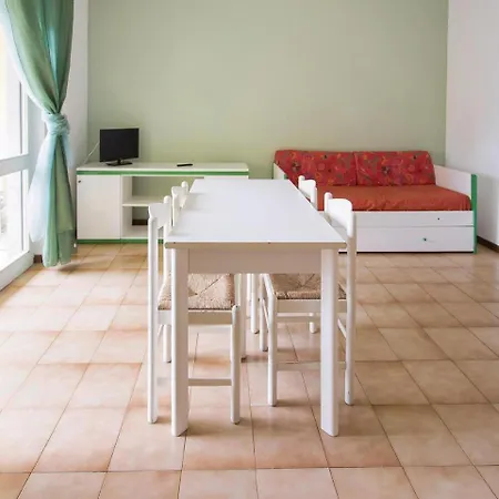 Apartmán 0-bedroom In Ortonovo Marinella di Sarzana